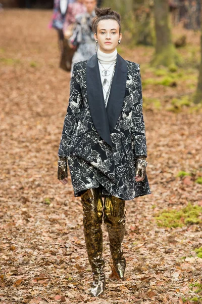 Look 44